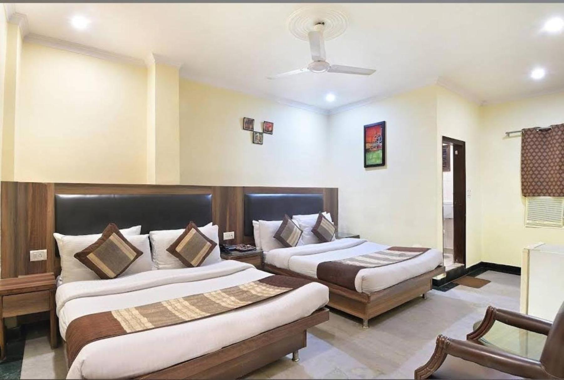 Hotel Perfect Spot- Main Bazar - Walking Metro Station Neu-Delhi Exterior foto