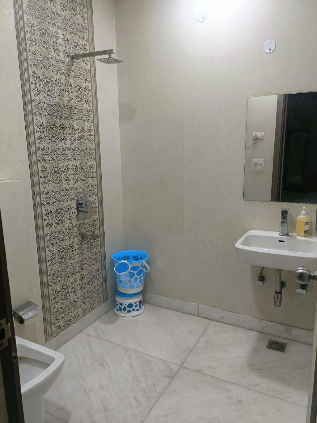 Hotel Perfect Spot- Main Bazar - Walking Metro Station Neu-Delhi Exterior foto